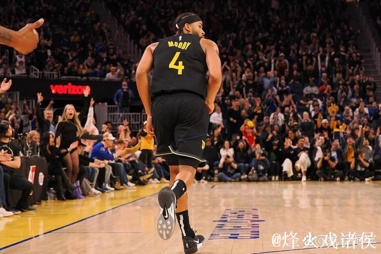 “勇士3年3900万提前锁定穆迪，季前赛表现抢眼”